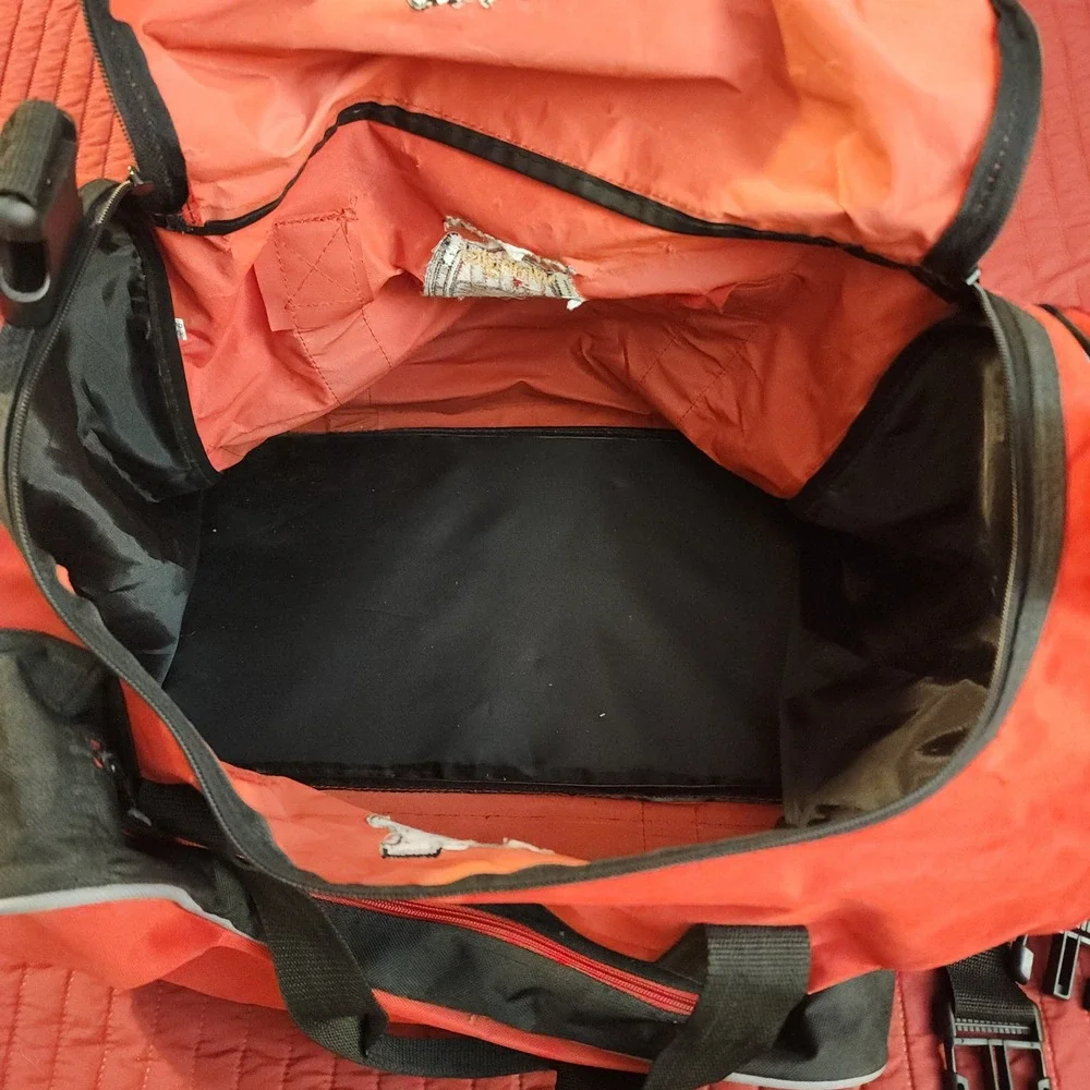 Wrangler National Finals Rodeo 2007 Justin Boots Cavenders Duffle Bag Red Black